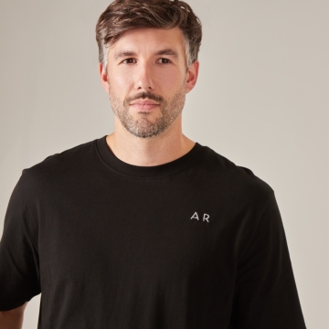Everyday Mens Initial Tee black