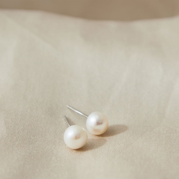 Freshwater Pearl Stud Earrings & Personalised Gift Pouch 